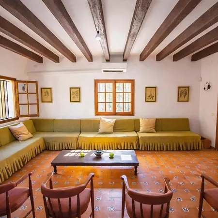 Catalunya Casas: Spacious Vera Up To 24 Guests, A Short Drive To Blanes! 别墅