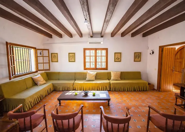 Catalunya Casas: Spacious Vera Up To 24 Guests, A Short Drive To Blanes! 别墅