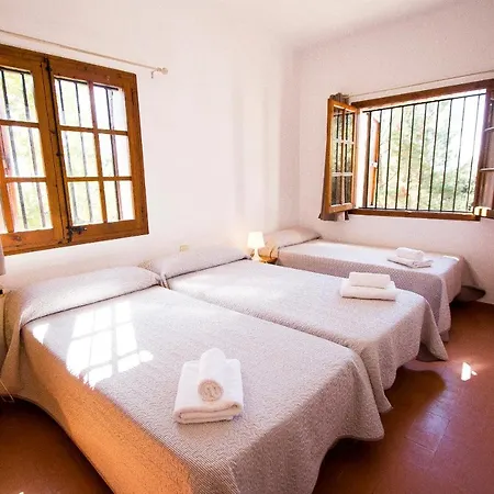 Catalunya Casas: Spacious Vera Up To 24 Guests, A Short Drive To Blanes! * Breda